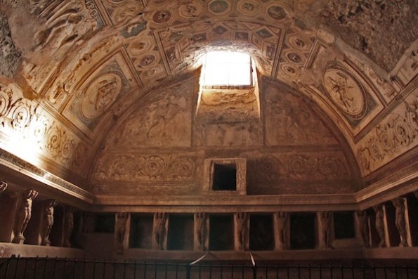 The-fantastic-bath-house-in-Pompeii